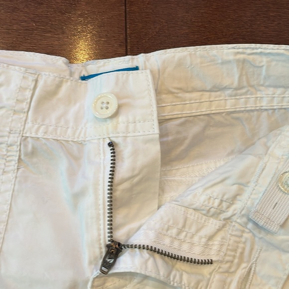 White shorts - Picture 3 of 6